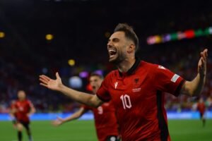 Kuqezinjtë përballë Polonisë, një sfidë vendimtare