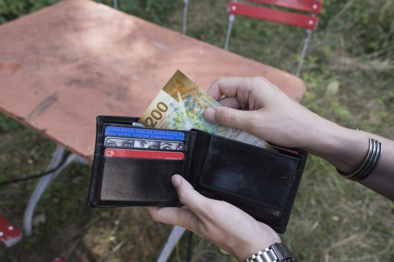 Paga mesatare në Zvicër arrin në 7024 franga - Paga mesatare Zvicërarrinnë7024franga