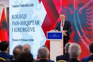 Kirurgët shqiptarë bashkohen