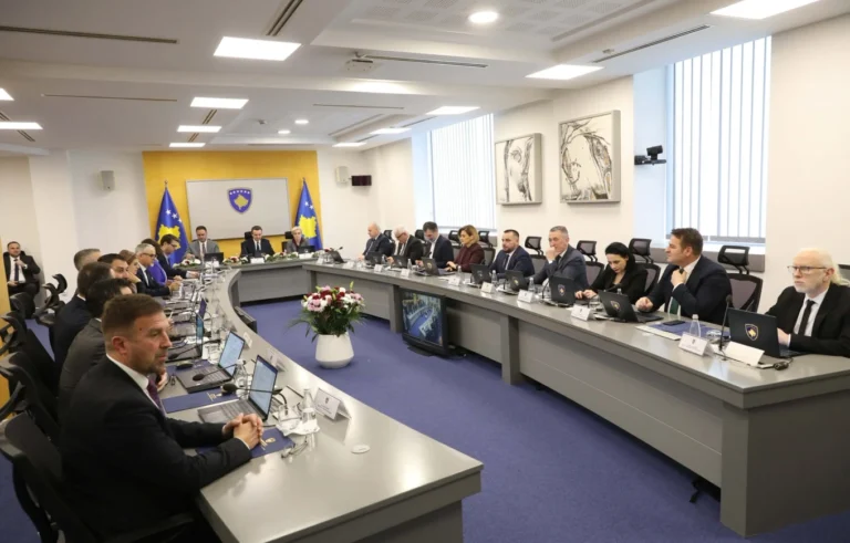 Qeveria procedon në Kuvend buxhetin për vitin 2026 - Qeveria procedon Kuvendbuxhetinpërvitin2026