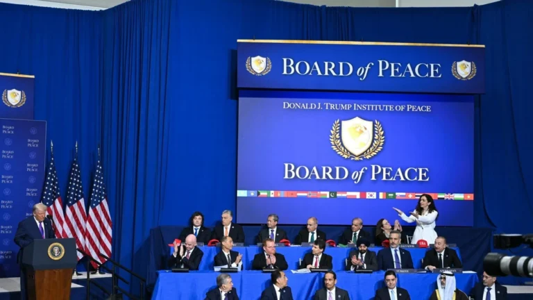 Trumpi i ofron 'garanci' Kosovës në raport me Serbinë: Nëse nuk ia dilni, më thirrni - Trumpi ofron garanciKosovësnëraportmeSerbinëNësenukiadilnimëthirrni