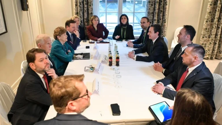 Kurti ngre çështjen e sulmit në Banjskë në takim me senatorët amerikanë - Kurti ngre çështjen esulmitnëBanjskënëtakimmesenatorëtamerikanë