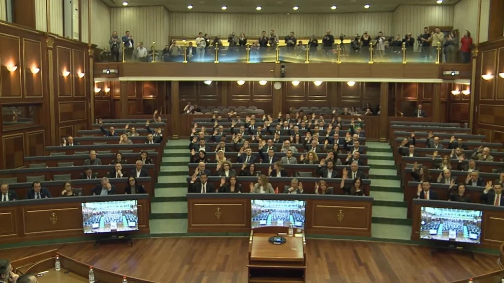 Miratohet rezoluta në mbrojtje të ish-krerëve të UÇK-së, LDK nuk voton - Miratohet rezoluta mbrojtjetëish-krerëvetëUÇK-sëLDKnukvoton