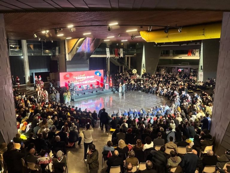 Bursa shënon 18-vjetorin e Pavarësisë së Kosovës me një aktivitet solemn - Bursa shënon 18-vjetorin ePavarësisësëKosovësmenjëaktivitetsolemn