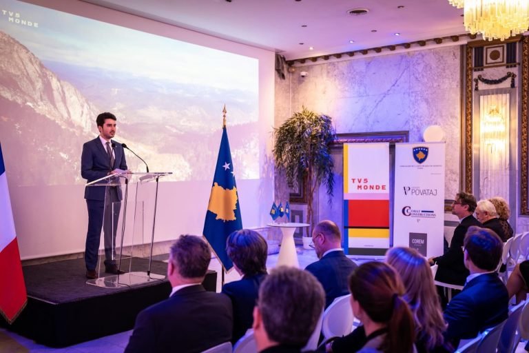 Në Paris shënohet 18-vjetori i Pavarësisë së Kosovës - Paris shënohet 18-vjetoriiPavarësisësëKosovës