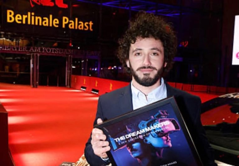 Regjisori shqiptar Renis Hyka triumfon në Berlinale me projektin fitues “The Dream Makers”