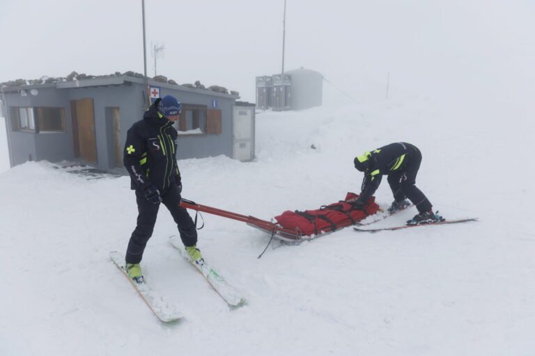 Tetë skiatorë gjenden të vdekur, një mbetet i zhdukur - pas një orteku në Kaliforni - Tetë skiatorë gjenden tëvdekurnjëmbetetizhdukur-pasnjëortekunëKaliforni