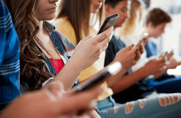 Britania drejt ndalimit të mediave sociale për personat në 16 vjeç - Britania drejt ndalimit tëmediavesocialepërpersonatnë16vjeç