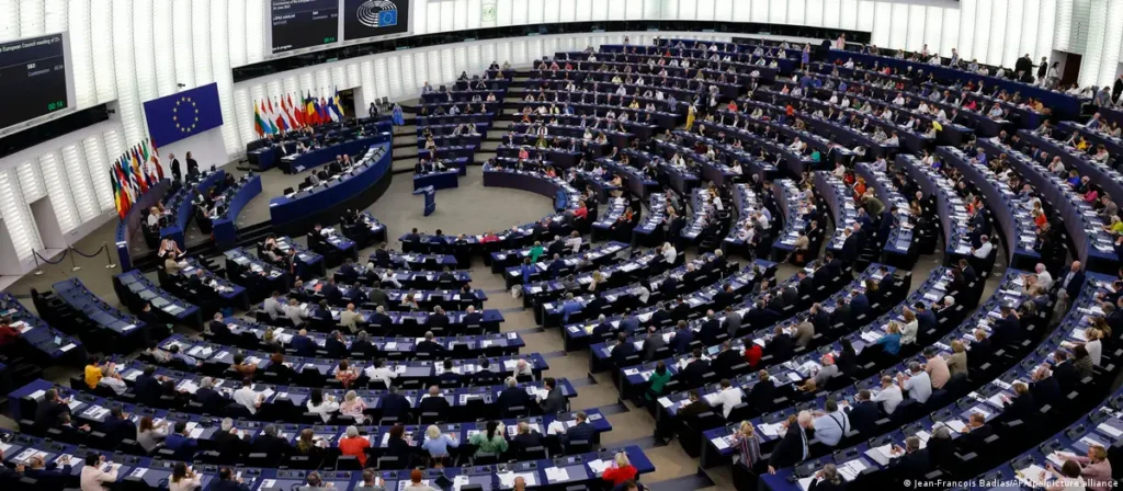 Parlamenti Evropian synon ndalimin e AI për krijimin e imazheve me lakuriqësi - Parlamenti Evropian synon ndalimineAIpërkrijimineimazhevemelakuriqësi