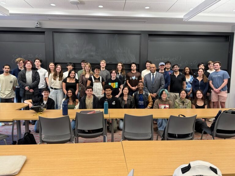 Ligjëratë nga Rina Bsholli në Tufts University: rrugëtimi, sfidat dhe suksesi në kibernetikë