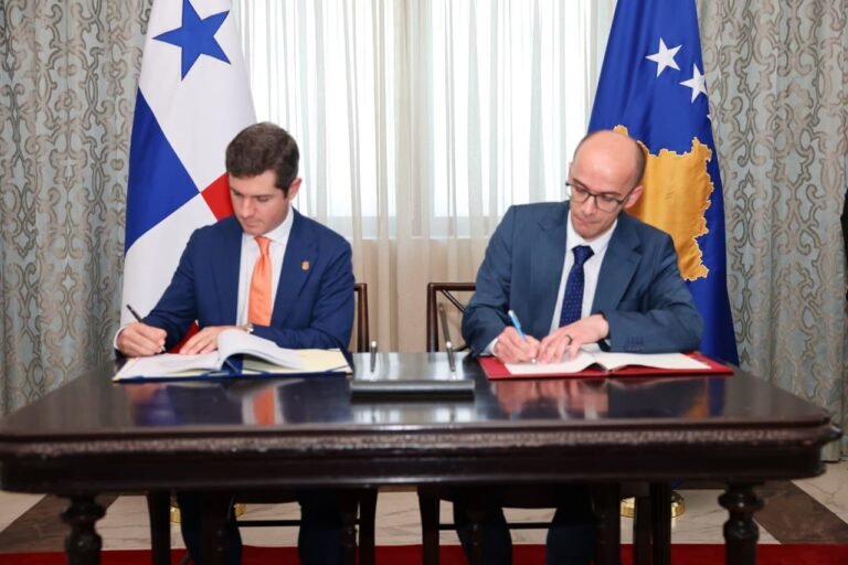 Kosova dhe Panamaja heqin vizat për pasaportat diplomatike, synohet liberalizim edhe për qytetarët - Kosova Panamaja heqinvizatpërpasaportatdiplomatikesynohetliberalizimedhepërqytetarët