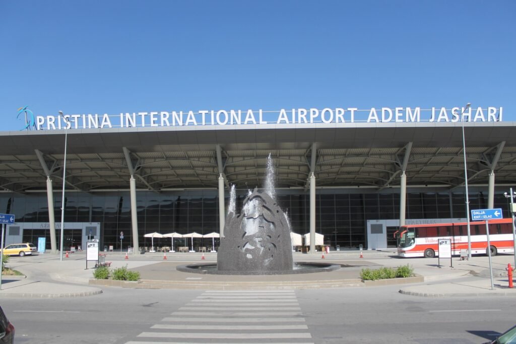 Rekord i ri në aeroportin “Adem Jashari”: 2025-a me më shumë fluturime dhe pasagjerë - Rekord ri nëaeroportinAdemJashari2025-amemëshumëfluturimedhepasagjerë