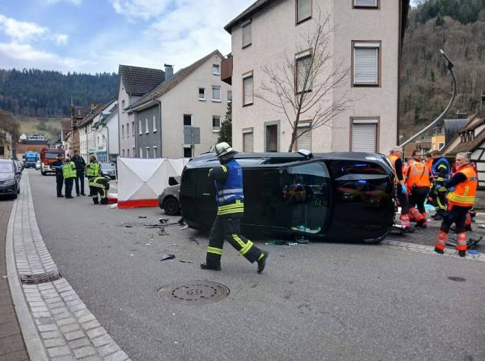 Tragjike: 29-vjeçarja nga Kosova dhe djali i saj trevjeçar vdesin në një aksident në Gjermani - Tragjike 29-vjeçarja KosovadhedjaliisajtrevjeçarvdesinnënjëaksidentnëGjermani