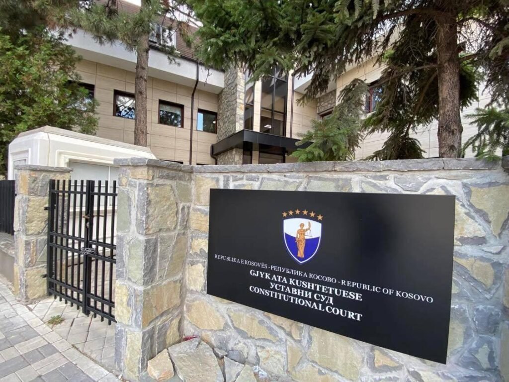 Kushtetuesja vendos: Dekreti i Presidentes s’ka efekt Juridik, deputetët kanë 34 ditë afat për zgjedhjen e Presidentit - Kushtetuesja vendos Dekreti iPresidentesskaefektJuridikdeputetëtkanë34ditëafatpërzgjedhjenePresidentit