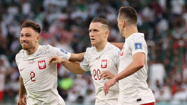 Shqipëria e pafat, Piotr Zielinski ia shënon “Kuq e Zinjve” - Shqipëria pafat PiotrZielinskiiashënonKuqeZinjve