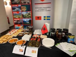 Kuzhina shqiptare promovohet në festimet frankofone në Suedi - Kuzhina shqiptare promovohet nëfestimetfrankofonenëSuedi