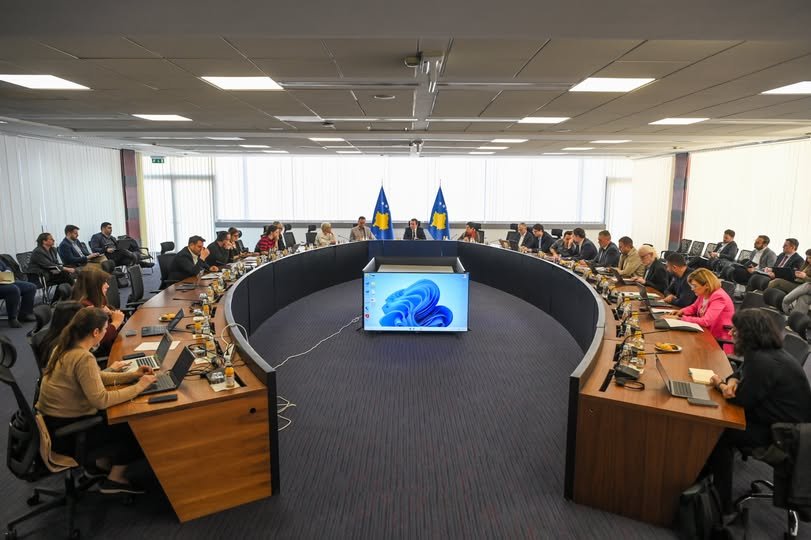 Kurti mbledh kabinetin qeveritar, nis hartimi i programit të ri qeverisës - Kurti mbledh kabinetin qeveritarnishartimiiprogramittëriqeverisës