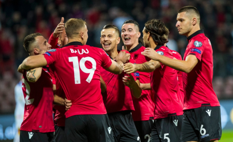 UEFA nuk i lejon fanellën kuqezi Shqipërisë në ndeshjen kundër Polonisë - UEFA nuk lejonfanellënkuqeziShqipërisënëndeshjenkundërPolonisë