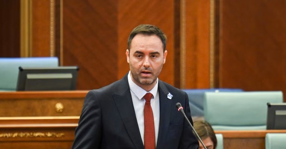Konjufca dhe Mullhaxha tërhiqen nga kandidatura për President - Konjufca Mullhaxha tërhiqenngakandidaturapërPresident