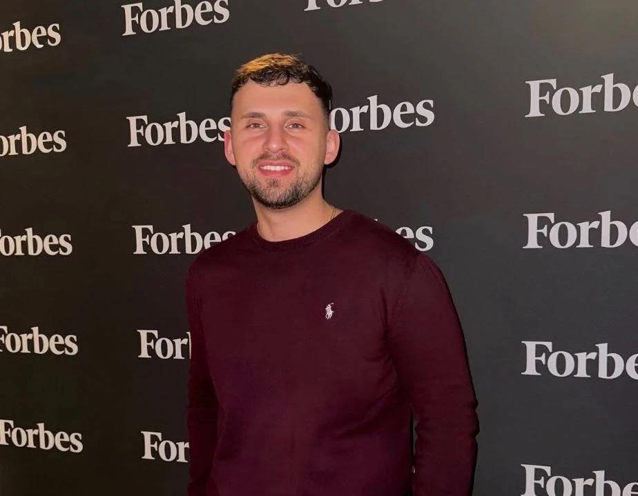 Merkur Smajlaj përfshihet zyrtarisht në listën „30 nën 30 vjeç“ të revistës Forbes Europe - Merkur Smajlaj përfshihet zyrtarishtnëlistën30nën30vjeçtërevistësForbesEurope