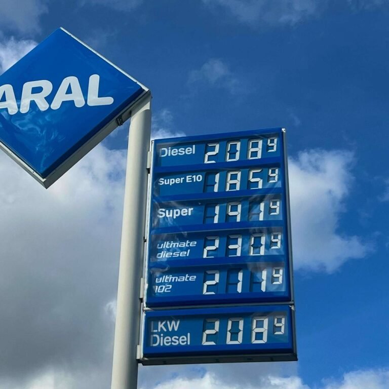 Rritet “turizmi i karburantit”: gjermanët furnizohen në Zvicër, zviceranët kalojnë në Itali - Rritet turizmi karburantitgjermanëtfurnizohennëZvicërzviceranëtkalojnënëItali
