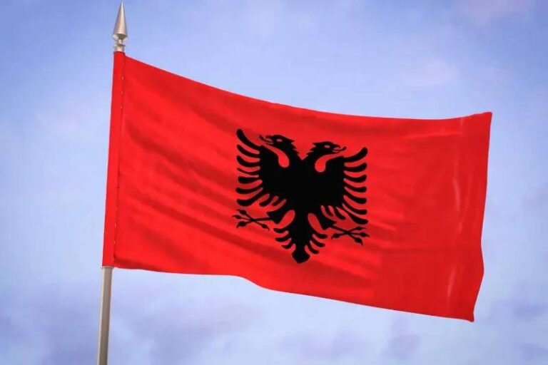 Shqipëria humb rreth 40% të popullsisë në 35 vite, paralajmërohen pasoja për ekonominë - Shqipëria humb rreth 40tëpopullsisënë35viteparalajmërohenpasojapërekonominë