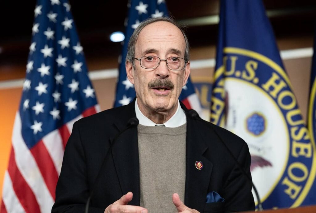 Ndahet nga jeta ish-kongresmeni amerikan Eliot Engel, mik i shquar i shqiptarëve - Ndahet jeta ish-kongresmeniamerikanEliotEngelmikishquarishqiptarëve
