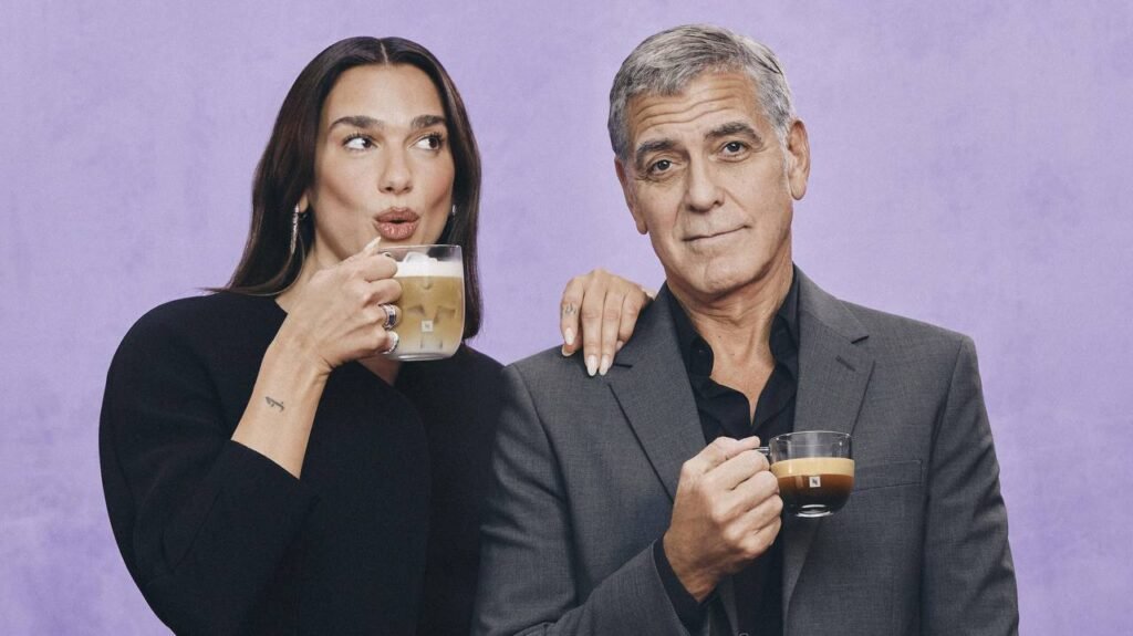 Dua Lipa dhe George Clooney në fushatën më të re të Nespresso - Dua Lipa GeorgeClooneynëfushatënmëtëretëNespresso