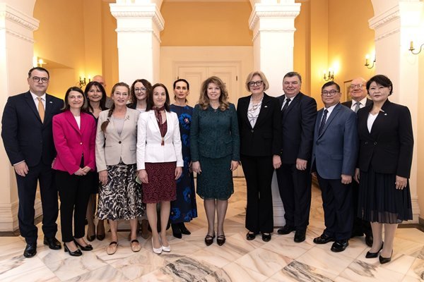 Ambasadori i Kosovës në Sofje, Haxhi Bajraktari, takon Presidenten e Bullgarisë Iliana Yotova - Ambasadori Kosovës nëSofjeHaxhiBajraktaritakonPresidenteneBullgarisëIlianaYotova