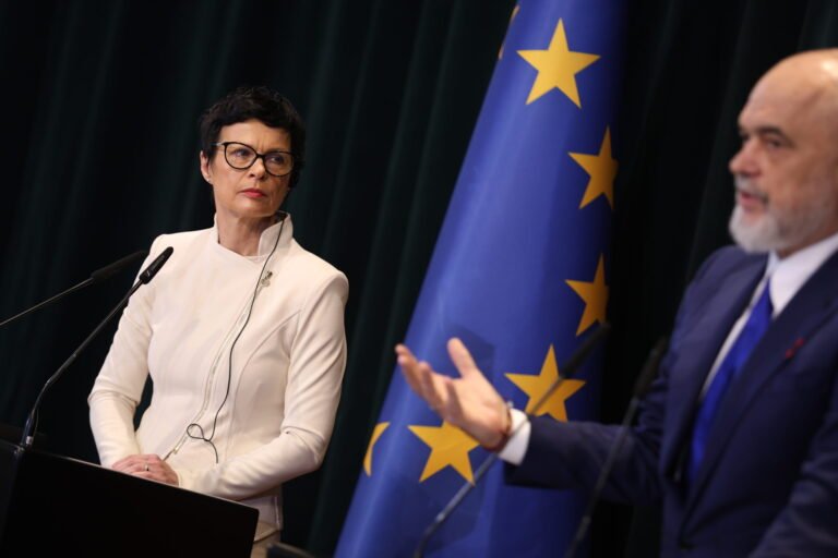 Kos: SPAK po jep rezultate, por lufta kundër korrupsionit nuk mjafton - Kos SPAK po jeprezultateporluftakundërkorrupsionitnukmjafton