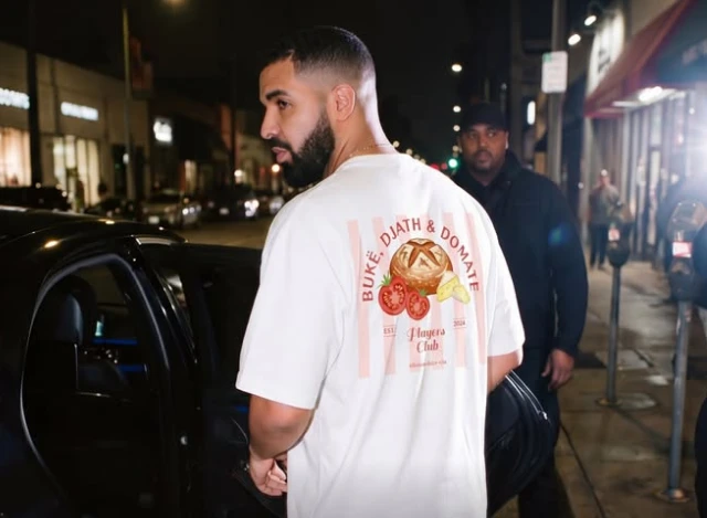 Drake surprizon sërish fansat me simbolikë shqiptare: “Bukë, djathë & domate” - Drake surprizon sërish fansatmesimbolikëshqiptareBukëdjathëampdomate