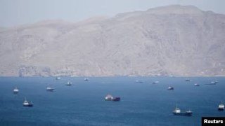 SHBA-ja nis shoqërimin e anijeve në Hormuz, Irani paralajmëron për shkelje të armëpushimit - SHBA-ja nis shoqërimin eanijevenëHormuzIraniparalajmëronpërshkeljetëarmëpushimit