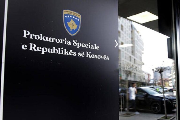 Aktakuzë ndaj 8 personave për krime lufte në Gjakovë - Aktakuzë ndaj personavepërkrimeluftenëGjakovë
