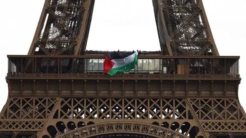 Paris, arrestohen 6 aktivistë pasi shpalosën flamurin palestinez në Kullën Eiffel - Paris arrestohen aktivistëpasishpalosënflamurinpalestineznëKullënEiffel