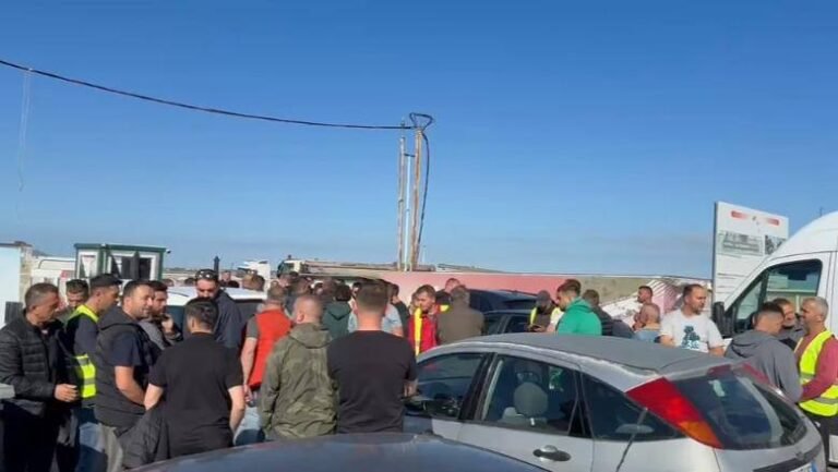 Tensione në Aeroportin e Vlorës, përplasen kompanitë e Behgjet Pacollit dhe Valon Ademit - Tensione Aeroportin eVlorëspërplasenkompanitëeBehgjetPacollitdheValonAdemit