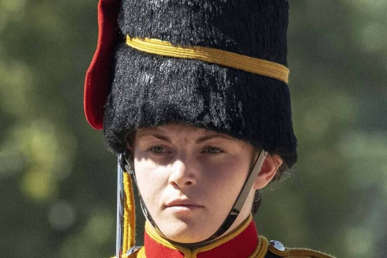 Ngjarje e rëndë në Angli, ushtarja 24-vjeçarja bie nga kali përpara Mbretit Charls III, humb jetën tragjikisht - Ngjarje rëndë nëAngliushtarja24-vjeçarjabiengakalipërparaMbretitCharlsIIIhumbjetëntragjikisht