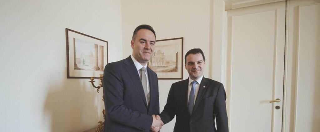 Konjufca takohet me ministrin e Jashtëm çek në Pragë, diskutohet integrimi evropian i Kosovës - Konjufca takohet ministrineJashtëmçeknëPragëdiskutohetintegrimievropianiKosovës