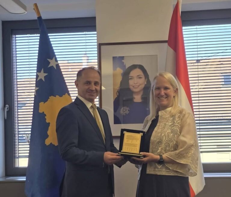 Bashkëpunimi ndërmjet Ambasadës së Kosovës dhe Misionit të SHBA-së pranë OSBE-së - Bashkëpunimi ndërmjet Ambasadës sëKosovësdheMisionittëSHBA-sëpranëOSBE-së