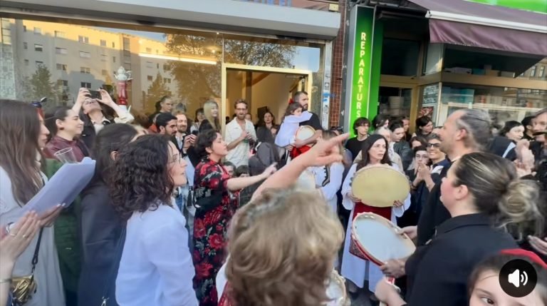 Arti i Petrit Halilajt në Berlin: Një ndërthurje mes modernes dhe traditës shqiptare - Arti Petrit HalilajtnëBerlinNjëndërthurjemesmodernesdhetraditësshqiptare