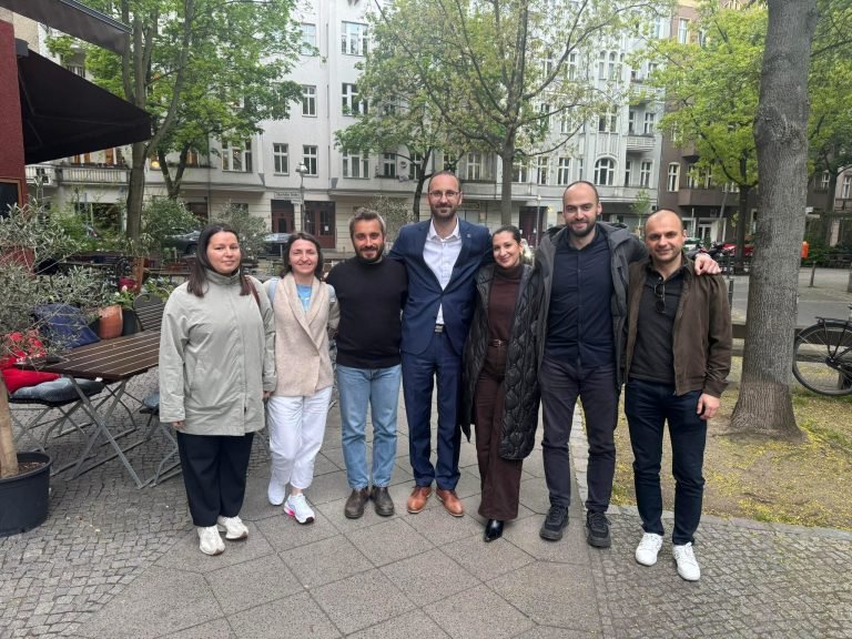 Festivali i parë i filmit shqiptar në Berlin vjen nga iniciativa e të rinjve - Festivali parë ifilmitshqiptarnëBerlinvjenngainiciativaetërinjve