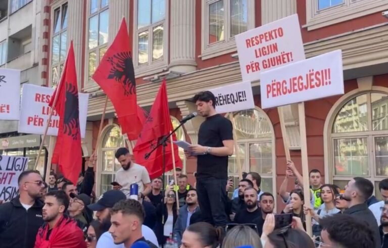 Studentët shqiptarë në Shkup protestojnë sot për të drejtat gjuhësore - Studentët shqiptarë Shkupprotestojnësotpërtëdrejtatgjuhësore