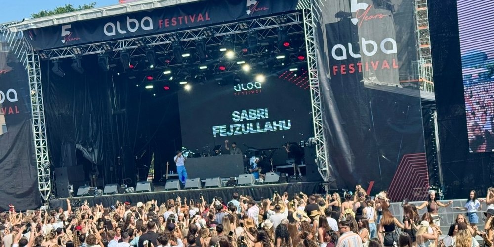 Alba Festival 2026 bashkon mijëra shqiptarë në Cyrih me muzikë, energji dhe atmosferë unike - Alba Festival 2026 bashkonmijërashqiptarënëCyrihmemuzikëenergjidheatmosferëunike