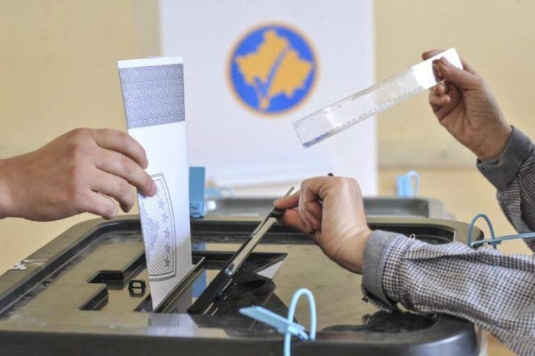 Mbi 573 mijë qytetarë votojnë deri në orën 18:00, rritet pjesëmarrja në zgjedhje - Mbi 573 mijë qytetarëvotojnëderinëorën1800rritetpjesëmarrjanëzgjedhje