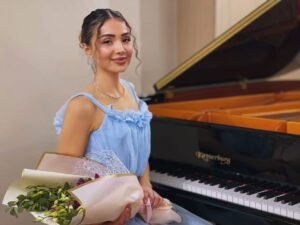 Pianistja kosovare Anila Aliu debuton në Singapor, mahnit publikun me recitalin e saj