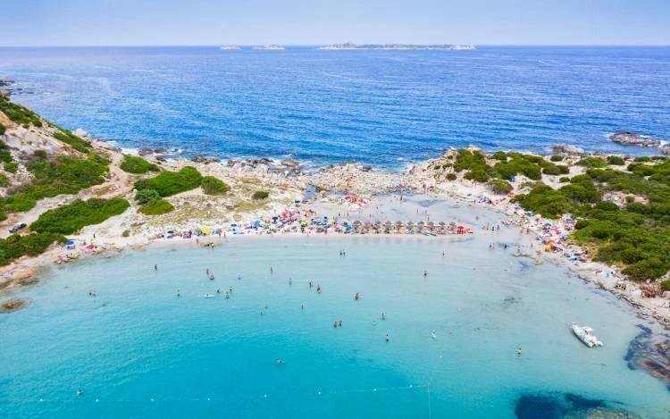 Plazhi italian ndalon çadrat për personat mes moshave 10 deri 65 vjeç - Plazhi italian ndalon çadratpërpersonatmesmoshave10deri65vjeç