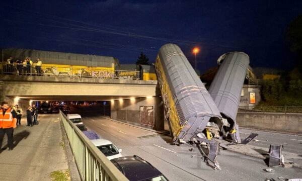 Treni del nga shinat dhe bie prej urës në Mynih, një i lënduar rëndë - Treni del shinatdhebieprejurësnëMynihnjëilënduarrëndë