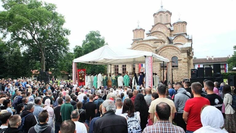 Gjykata dënon 36 persona për thirrje nacionaliste në “Vidovdan”, nga 700 euro gjobë dhe dëbim nga Kosova - Gjykata dënon 36 personapërthirrjenacionalistenëVidovdannga700eurogjobëdhedëbimngaKosova