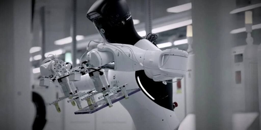Rekord në Kinë! Robotët humanoidë punuan 64 orë pa ndalim dhe prodhuan mbi 17 mijë tableta me saktësi 99.99% - Rekord Kinë Robotëthumanoidëpunuan64orëpandalimdheprodhuanmbi17mijëtabletamesaktësi9999