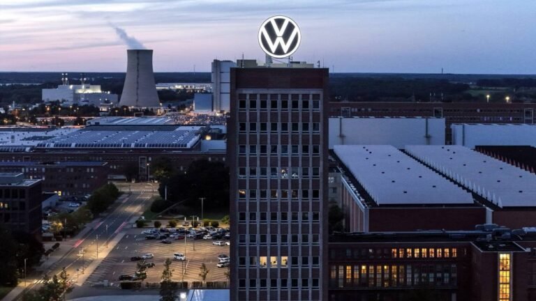 Volkswagen planifikon mbylljen e fabrikave në Gjermani - Volkswagen planifikon mbylljen efabrikavenëGjermani
