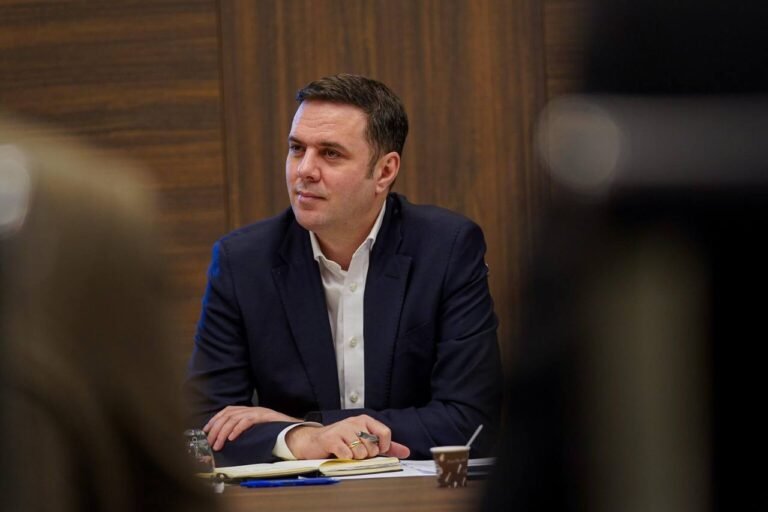 Kërkesat për dorëheqje, Abdixhiku: Zgjedhjet e rregullta partiake janë vitin tjetër - Kërkesat dorëheqje AbdixhikuZgjedhjeterregulltapartiakejanëvitintjetër